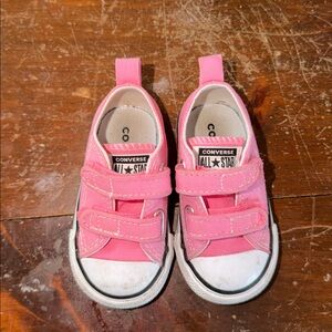 Girls Converse All Stars Pink